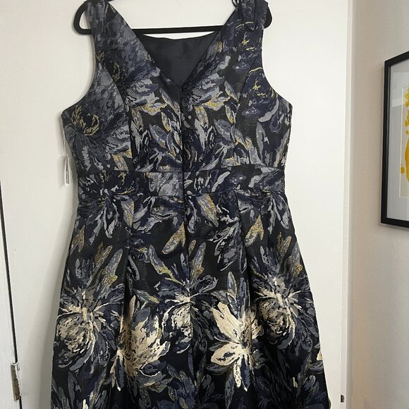 NWT Navy Floral Metallic Brocade Fit & Flare Dress | Party Dress | pockets SZ 18 - Picture 7 of 7